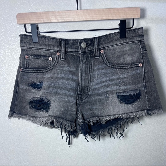 NEW BDG Essential Mid-Rise Denim Shorts NWT Size 26